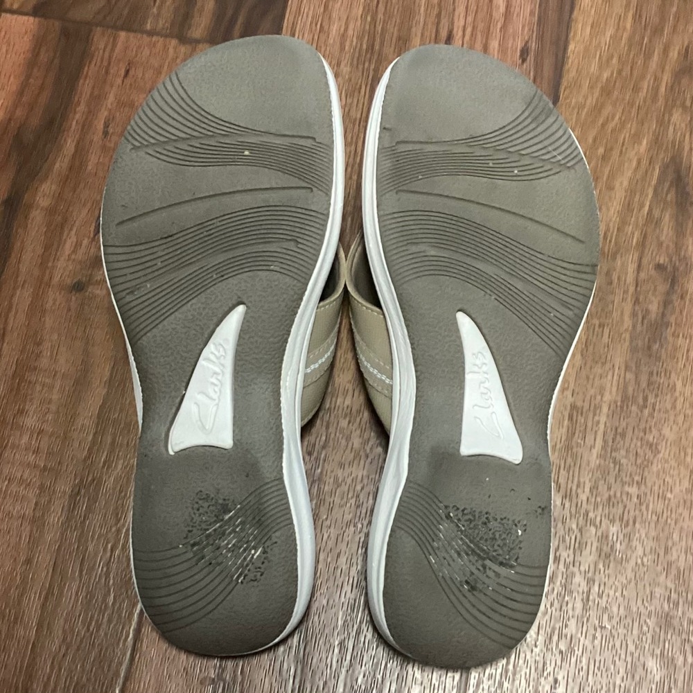 Clarks Cloudsteppers Arla Glitz Taupe Grey Thong Sandals Womens - Picture 4 of 9